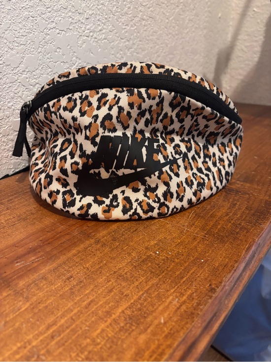 Nike Accessories - Nike Leopard Print Fanny Pack - Black & Brown with Pockets Pre-owned Unisex